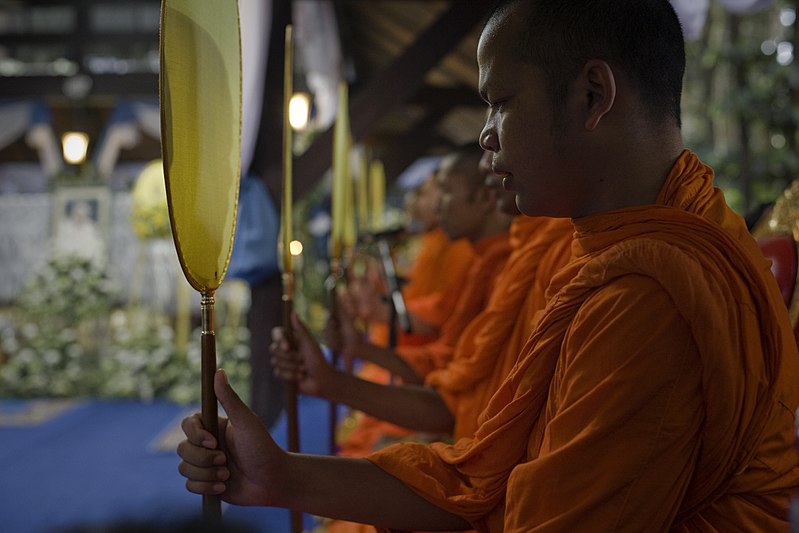 File:นายกรัฐมนตรี เป็นประธานในงานสวดอภิธรรมศพคุณแม่ถ้วน หลี - Flickr - Abhisit Vejjajiva (16).jpg