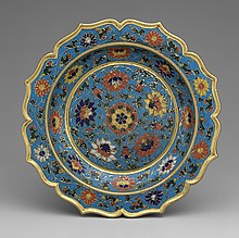 Chinese dish with scalloped rim, from the Ming Dynasty; early 15th century; cloisonne enamel; height: 2.5 cm, diameter: 15.2 cm Ming Zao Qi Qia Si Fa Lang Ling Hua Kou Die -Dish with scalloped rim MET DT7072 (cropped).jpg