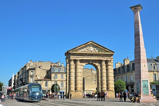 Porte d'Aquitaine, Place de la Victoire.