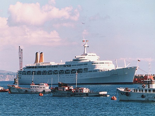 Canberra of 1961 in Ponta Delgada, Azores in 1984