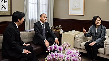 2017年9月5日，總統蔡英文與行政院長林全、臺南市長賴清德寒暄。