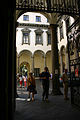 Il cortile visto dalla strada / The court as seen from the street.