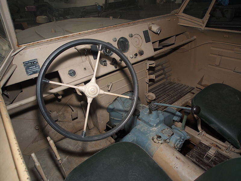 File:1935 Trippelwagen (amphibian), Musée des Blindés, France, pic-4.JPG