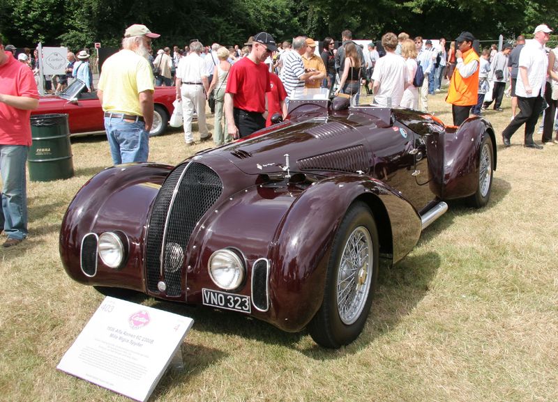 Mille Miglia (Abkürzung: MM; italienisch: Mille „Tausend“, Miglia „Meilen“)  800px-1938_Alfa_Romeo_6C_2300B_Mille_Miglia_Spyder_186635948