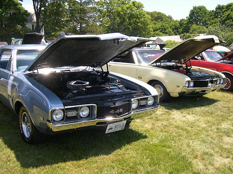 Oldsmobile 442 800px-1968_and_1969_Oldsmobile_442