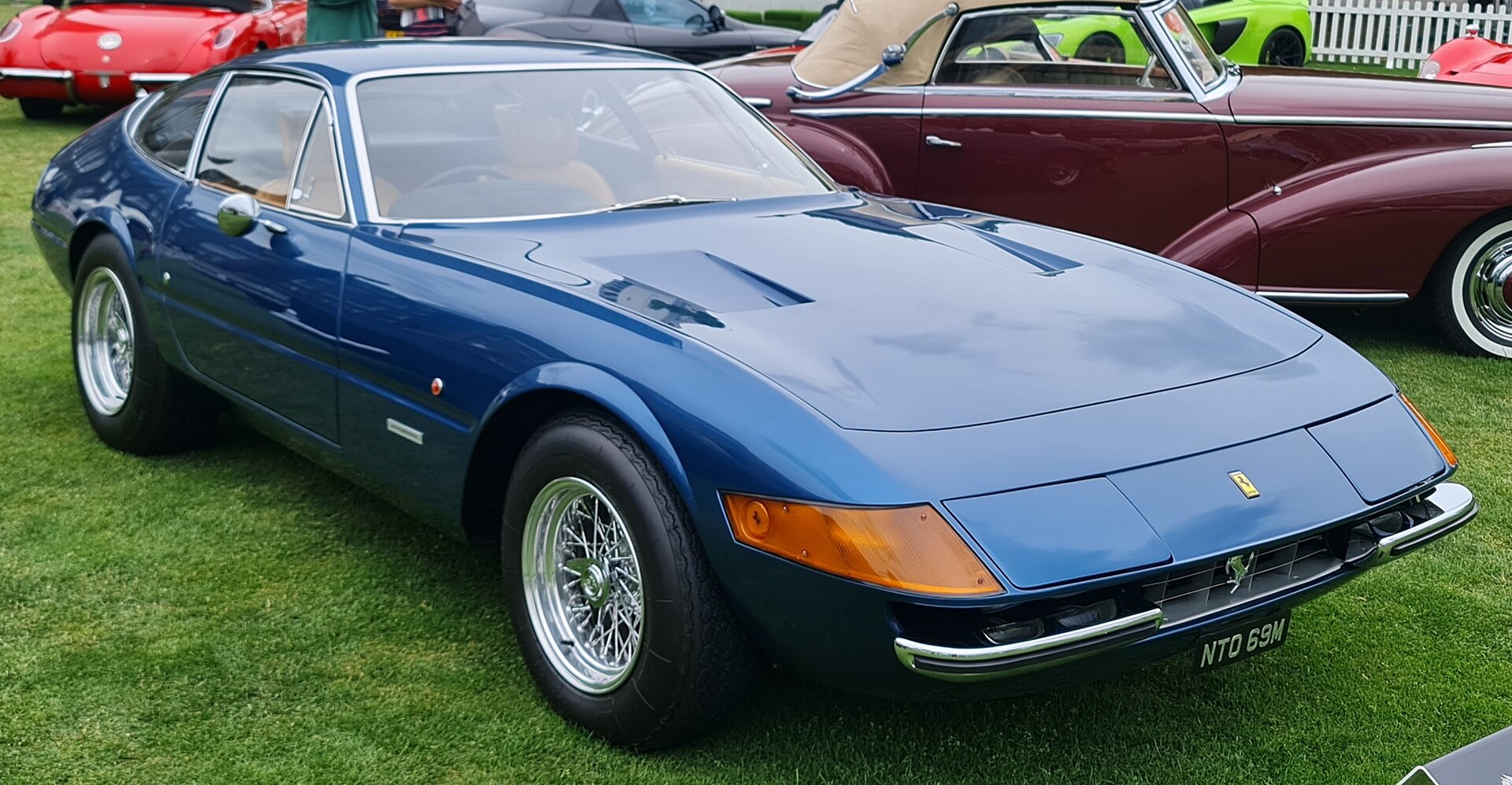 1920px-1973_Ferrari_Daytona_365_GTB4_Blu