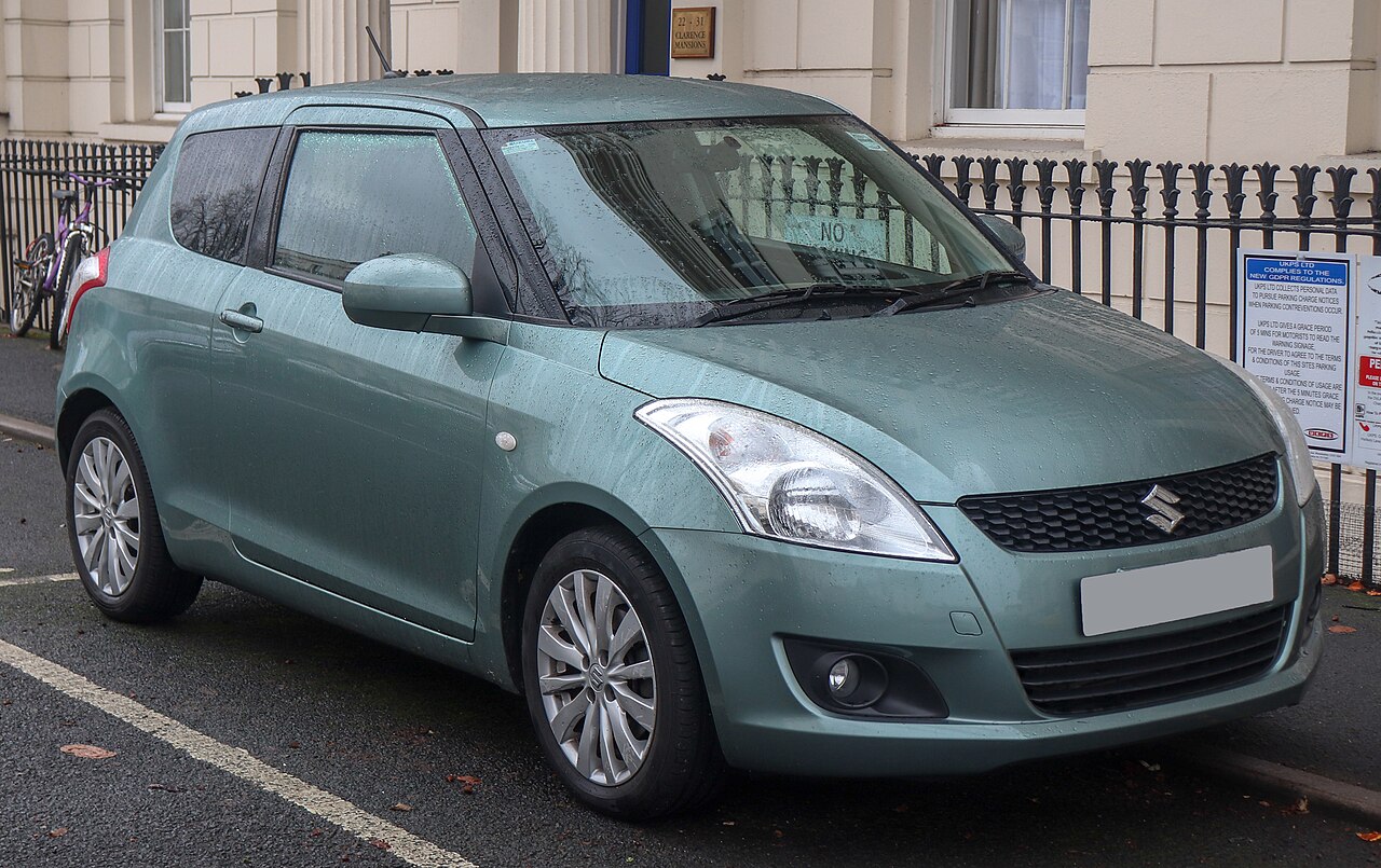 2012 Suzuki Swift SZ4 1.2 Front.jpg