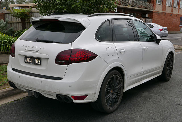 File2014 Porsche Cayenne (92A MY14) GTS wagon (20150807