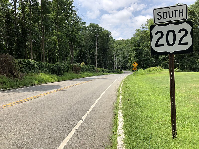 File:2018-07-28 12 15 15 View south along U.S. Route 202 (Mount Kemble Avenue) at Morris County Route 646 (Tempe Wick Road-Glen Alpin Road) in Harding Township, Morris County, New Jersey.jpg