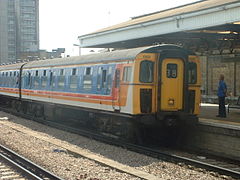 Een stoptrein van South West Trains in 2002