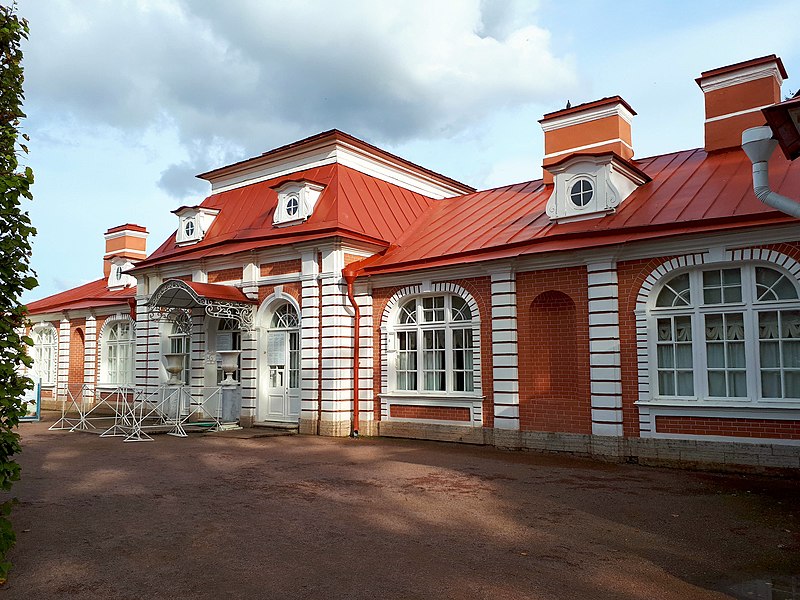 File:6244. Monplaisir Palace in Peterhof.jpg