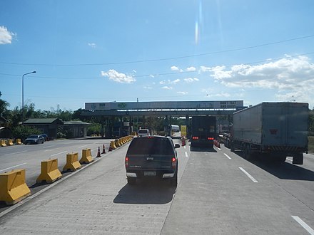Balagtas toll plaza on STAR Tollway