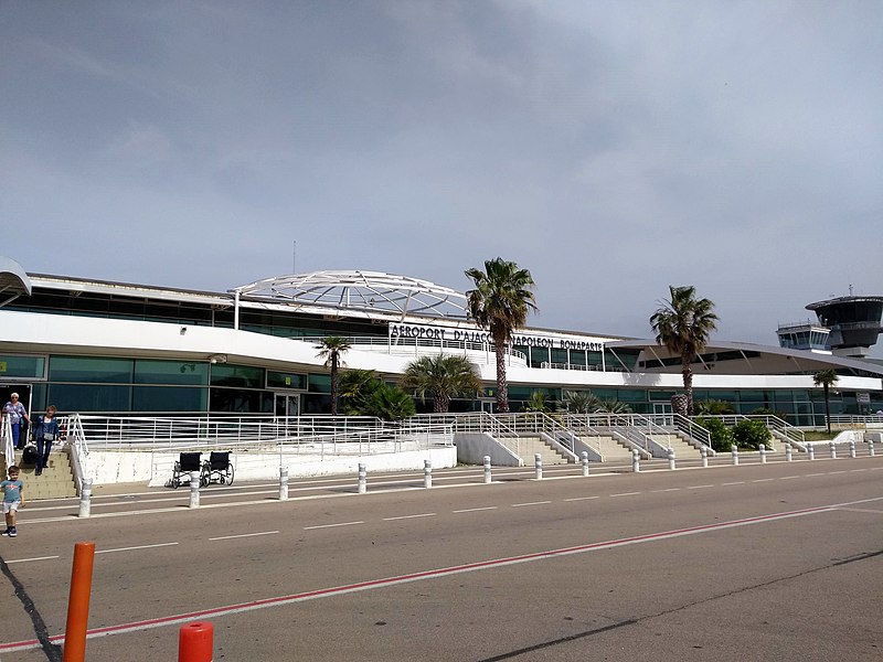 File:Aéroport d'Ajaccio Napoléon Bonaparte - 2019-06-08 - patrick janicek.jpg