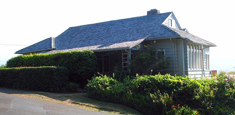 File:AE Doyle Cottage - Manzanita Oregon.jpg