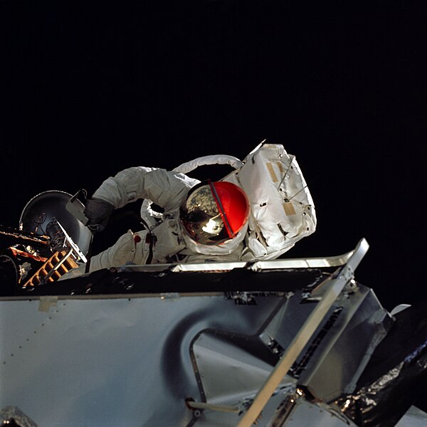 File:AS09-19-2994 - Apollo 9 - Apollo 9 Mission image - Astronaut Russell L. Schweickart, lunar module pilot, during EVA - NARA - 16672408.jpg