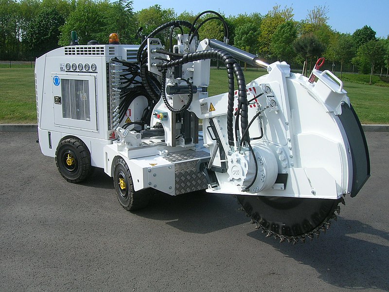 File:A Marais micro trencher machine - Side Cut RT100.jpg