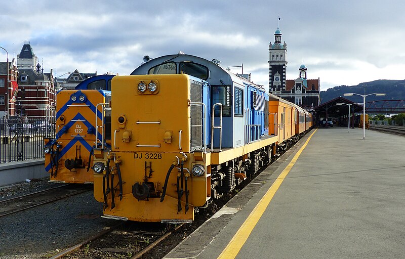 File:A pair of DJ locos at Dunedin (16329742330).jpg
