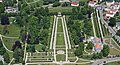 Schlossgarten mit Baulichkeiten und Skulpturen (siehe unter Schlossgarten) und Mauer mit Terrakottaschmuck vom ehem. Küchengarten (Sowjetischer Ehrenfriedhof)