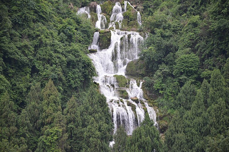 File:Ah, another waterfall, this one is slightly bigger (35689546790).jpg