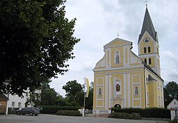 Das ist die Vorderansicht der Pfarrkirche St.Josef von Allershausen, Landkreis Freising, Bayern