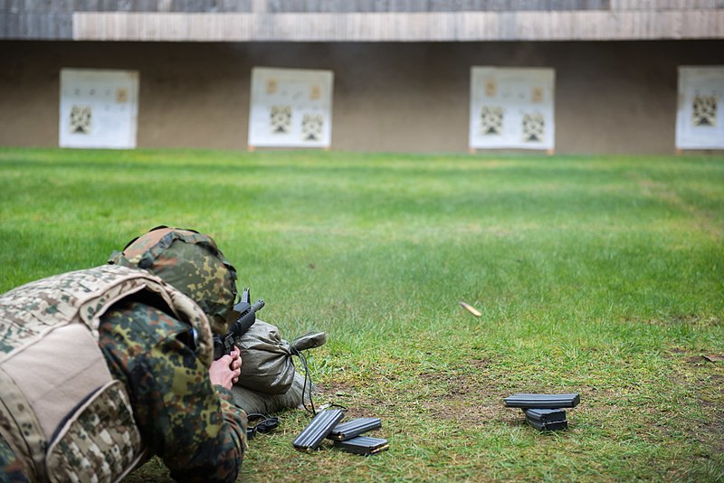 File:Allied soldiers M4 qualification on Dutch range 160413-A-BD610-082.jpg