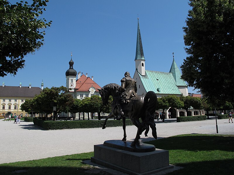 File:Altötting kapellplatz.JPG