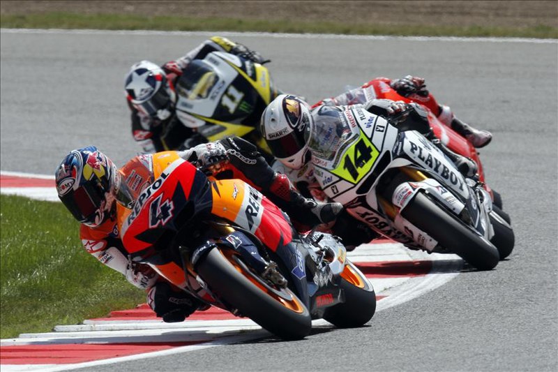 File:Andrea Dovizioso, Randy de Puniet and Ben Spies 2010 Silverstone.jpg