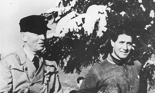 General Antonescu (left) with Corneliu Zelea Codreanu, Căpitan of the Iron Guard, at a skiing event in 1935