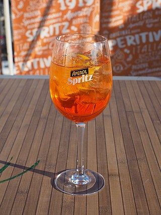 <span class="mw-page-title-main">Spritz (cocktail)</span> Italian wine-based cocktail