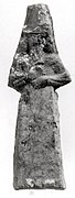 Homme à la capuche de poisson : Apkallu. Nimrud. Céramique néo-assyrienne, IXe – VIIIe siècle. The Met