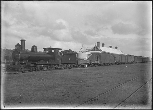 B6 with a mixed train at Watheroo, ca 1910