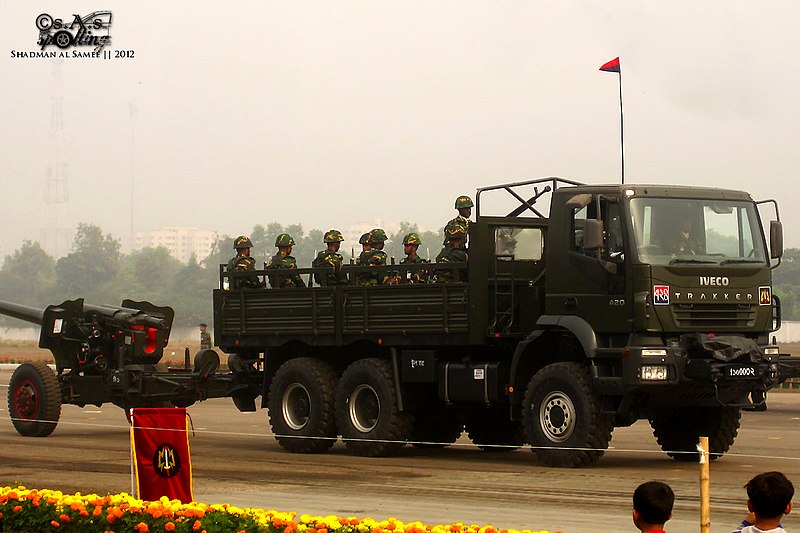 File:Bangladesh Army Iveco Trakker 420 gun-tractor (24297628449).jpg