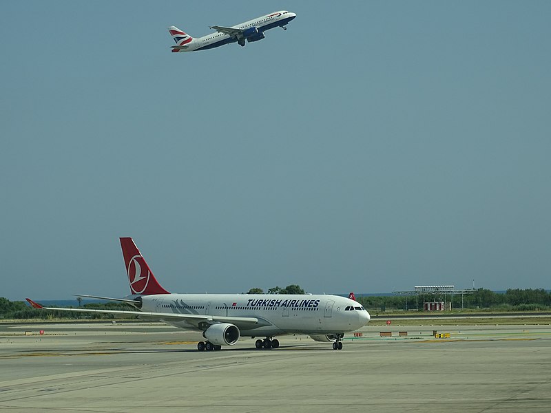 File:Barcelona Turkish Airbus A330 TC-JIT 04.jpg