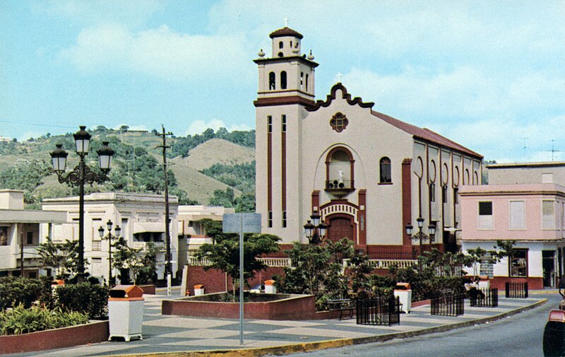 File:Barranquitas - Church and Plaza.jpg