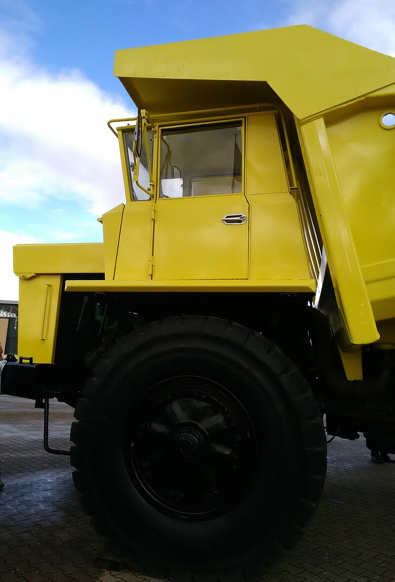 DUMPER BERLIET: LA GAMMA DEI MOSTRI! 800px-Berliet_T45_sur_le_parvis_d%27Eurexpo_lors_du_salon_%C3%89poqu%27Auto_2022_2