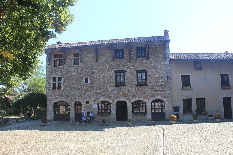 File:Boutique Arcadie Pérouges 1.jpg