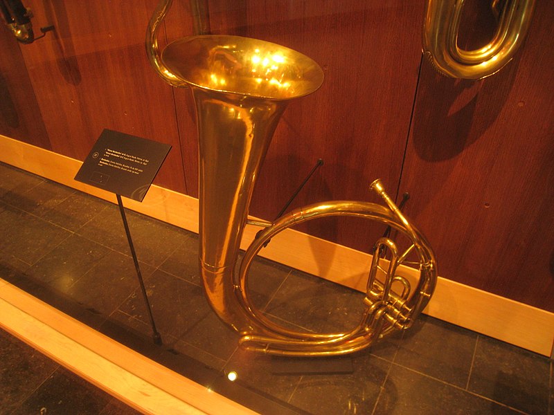 File:Brass instruments - Musical Instrument Museum, Brussels - IMG 3936.JPG