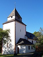 Chorturm: Martinskirche Buchenau, Hessen. Der Chor schließt gerade mit der Turmostwand