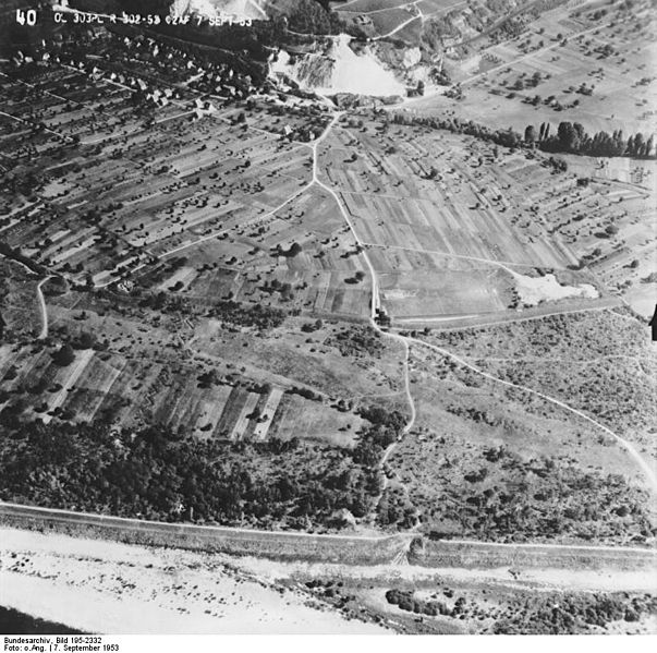 File:Bundesarchiv Bild 195-2332, Rheinbefliegung, Istein.jpg