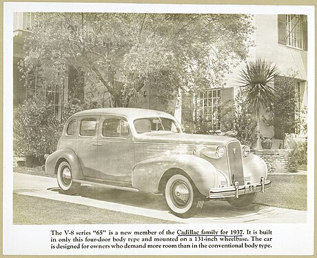 File:Cadillac 1937 Series 65 Four-Door Touring Sedan.jpg