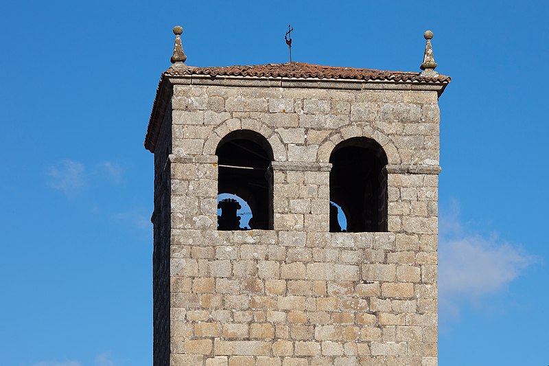 File:Campanario en Allariz A-26.jpg