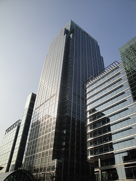 File:Canary Wharf Citigroup Centre from the ground.JPG