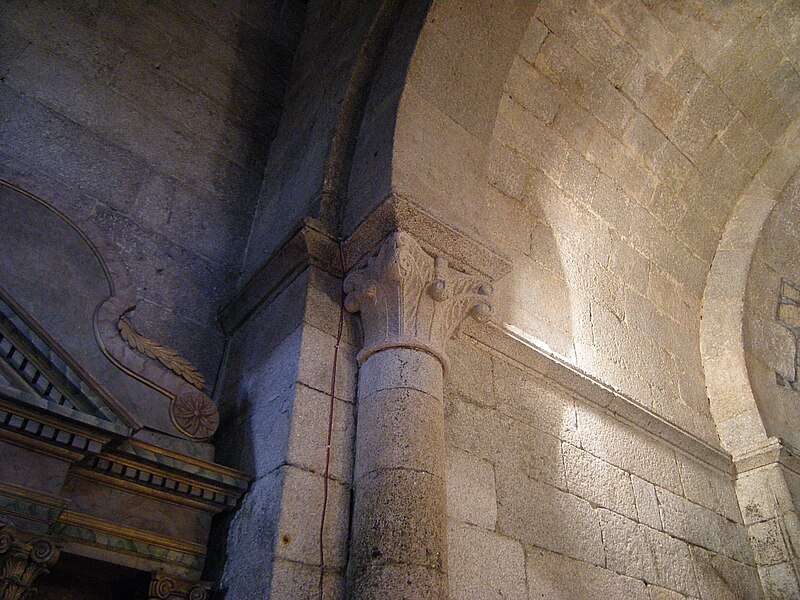 File:Capitel igrexa de Santa Mariña de Pescoso, Rodeiro.jpg