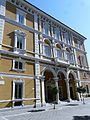 Palazzo della Cassa di Risparmio, via Roma, Carrara, Toscana, Italia