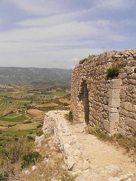 File:Castle of Aguilar117.JPG