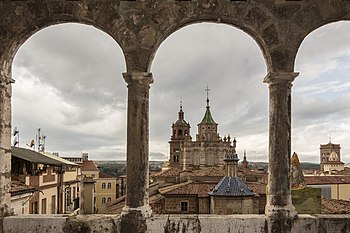 Cathedral of Santa María, Teruel Photograph: Rafael Esteve, CC BY-SA.