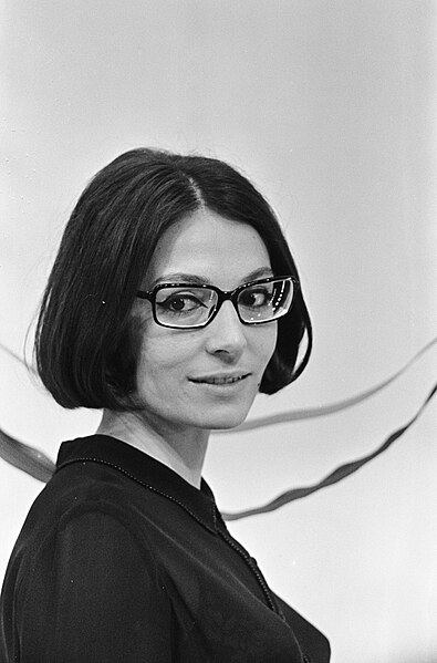 File:Caterina Valente show , Nana Mouskouri (kop), Bestanddeelnr 919-2233.jpg