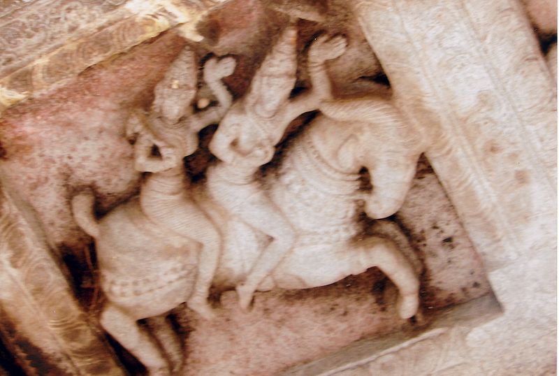 File:Ceiling sculpture4 in Panchakuta Basadi at Kambadahalli.jpg