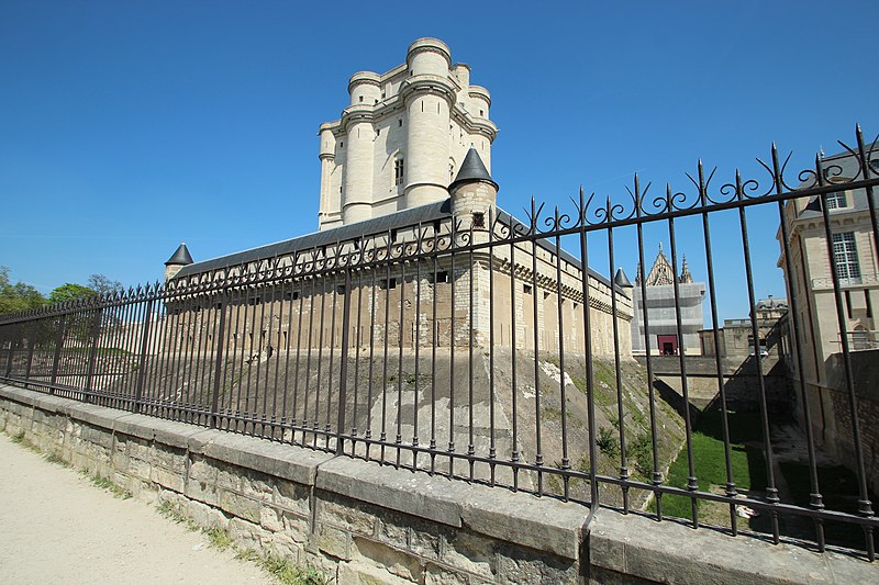 File:Château de Vincennes le 21 avril 2015 - 09.jpg