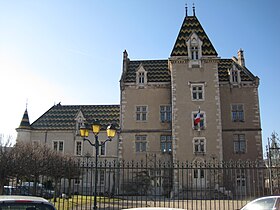 Château fort de Meursault makalesinin açıklayıcı görüntüsü